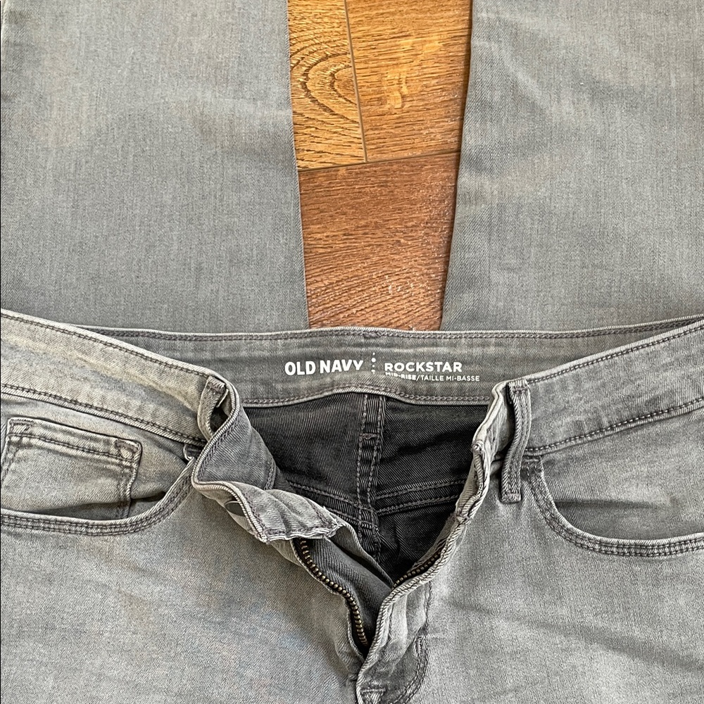 Old Navy Women’s Rockstar Mid-Rise Slim Stretch Jeans in Gray - Picture 2 of 7